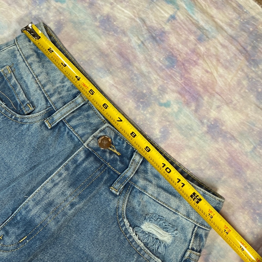 Shein • Floral Appliqué Distressed Denim Skirt - Picture 5 of 12